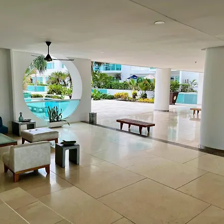 Exclusivo Edificio Con Piscina En Primera Linea De Playa * Cartagena