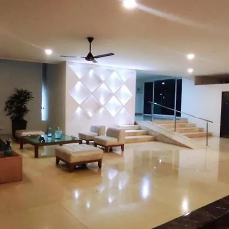 Exclusivo Edificio Con Piscina En Primera Linea De Playa Apartamento Cartagena