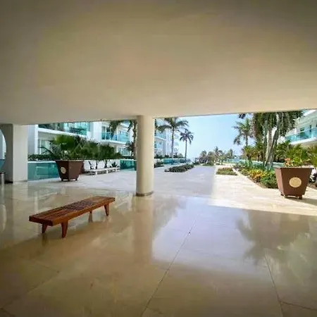 Exclusivo Edificio Con Piscina En Primera Linea De Playa * Cartagena