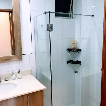 Exclusivo Edificio Con Piscina En Primera Linea De Playa *