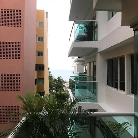 Exclusivo Edificio Con Piscina En Primera Linea De Playa * Cartagena